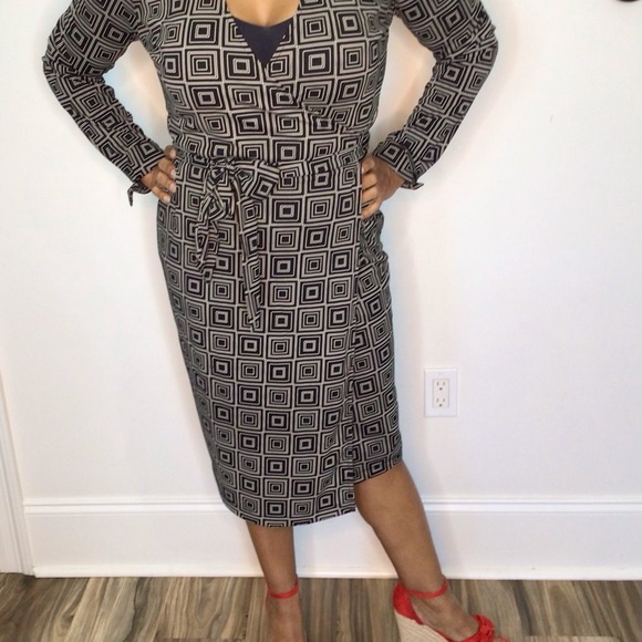 Express Black and White Sheath Wrap Dress Long Sleeve Scoop Neck Size 9/10 - Picture 2 of 7